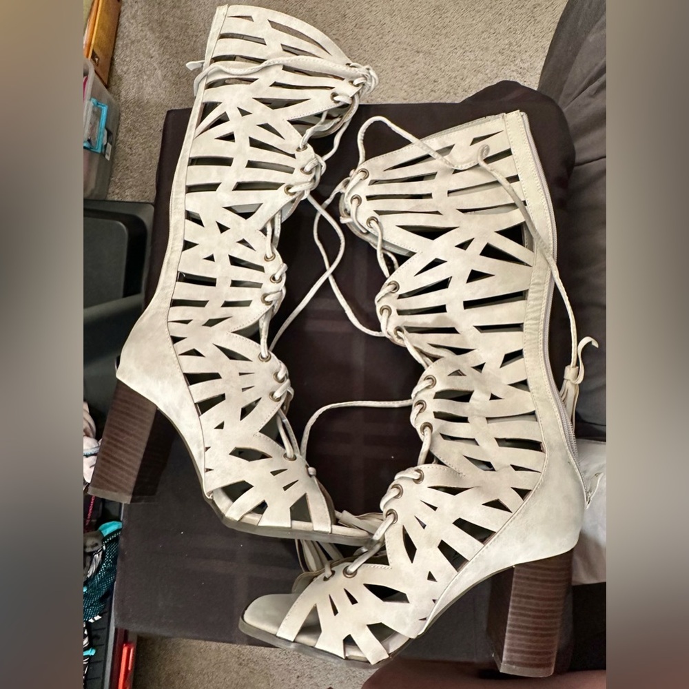 2 lips too - Stone Gray High Heel Gladiator Sandals - Sz 7.5